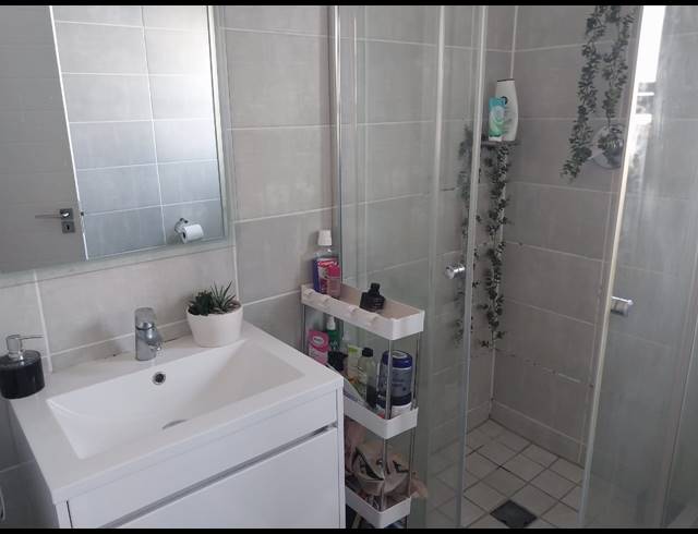 1 BEDROOM APARTMENT TO LET IN WILLOW PARK MANOR